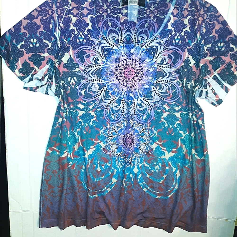 Like New Plus Size Abstract Starburst Tie Dye Tee